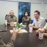 Maxime en entretien avec la Police Royale Thailandaise